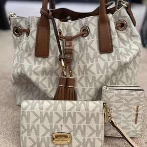 Mk handbag include mini wallet and medium wallet